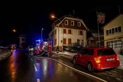 Schramberg-Sulgen: Feuerwehr Loescht Brand in Schuppen 